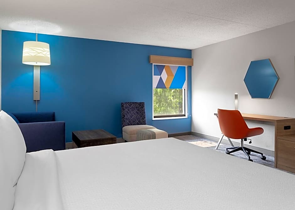 Holiday Inn Express Indianapolis Airport By IHG
