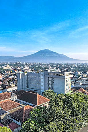 Ascent Hotel & Cafe Malang