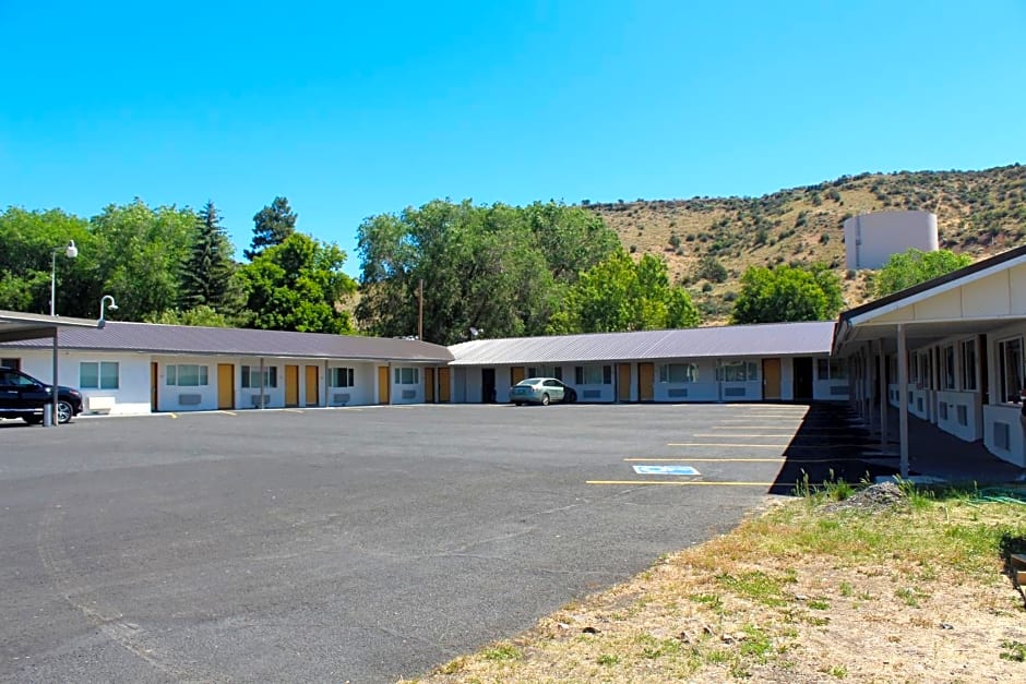 Oregon Trail Inn and Suites