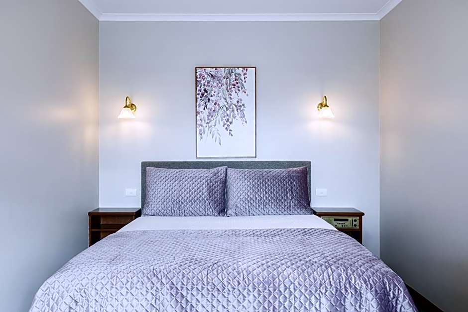 Adelaide Inn