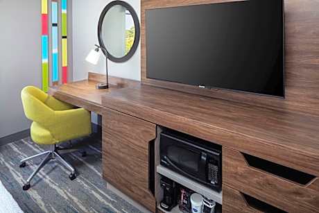 Room with Two Queen Beds - Non-Smoking