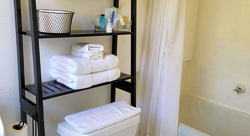 The Kings Throne Inn and Guest House