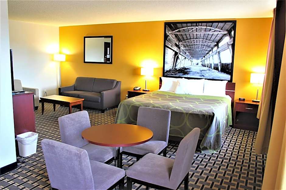 Super 8 by Wyndham Fox Creek