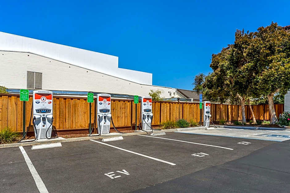 Best Western Plus Capitola By-The-Sea Inn & Suites