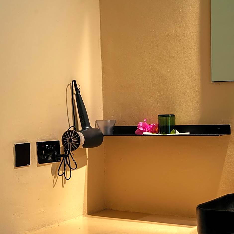 Basecamp Mafía Island