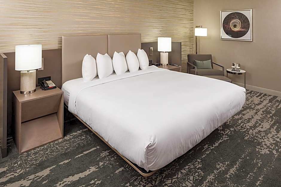 DoubleTree by Hilton Boston Logan Airport Chelsea