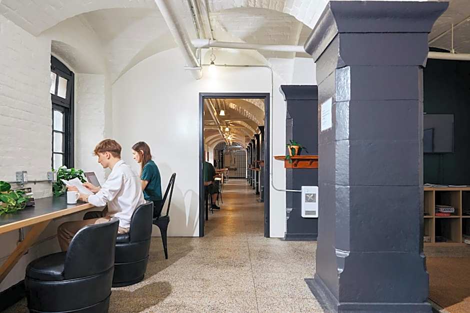 Saintlo Ottawa Jail Hostel