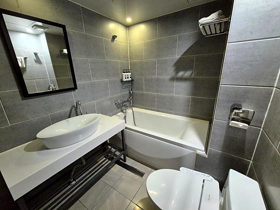 No. 25 Hotel Myeongji Oceanc City Business