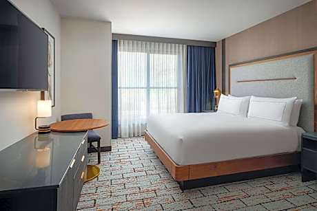 Superior King Room with Mountain View