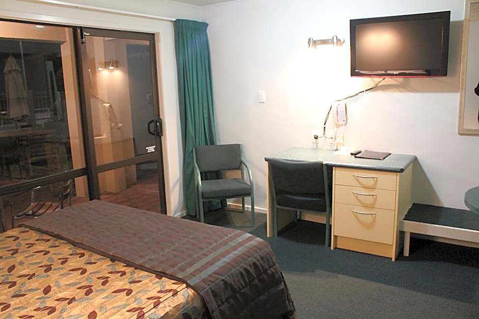 Edgewater Motor Lodge