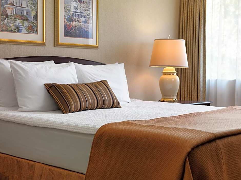 Royal Scot Hotel & Suites, Trademark Collection by Wyndham