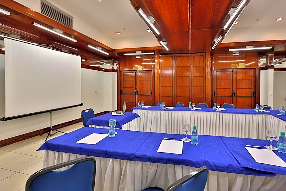 Golden Tulip Goiania Address