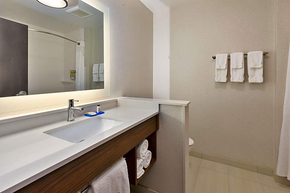 Holiday Inn Express & Suites Milan - Sandusky Area By IHG