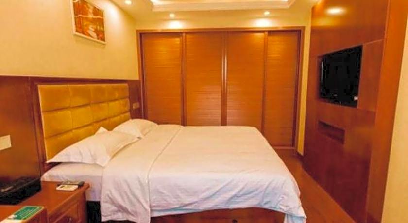 GreenTree Inn Suzhou Guanqian Yangyuxiang Metro Station Business Hotel