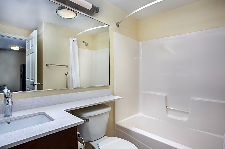 Candlewood Suites Bowling Green by IHG