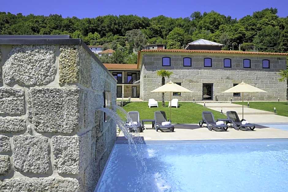 Casa d'Henrique Retreat Pool and Spa