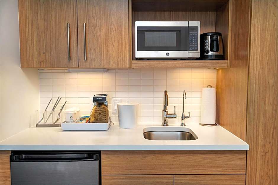 Element Sacramento Airport