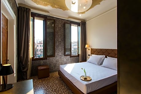 Deluxe Double Room with Canal View
