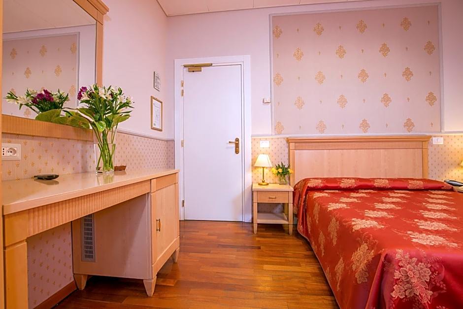 Hotel Arco Di Travertino