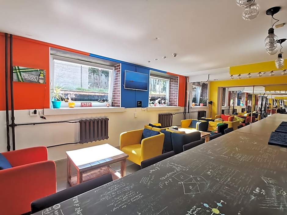 Tiki Taka Hostel & Pub