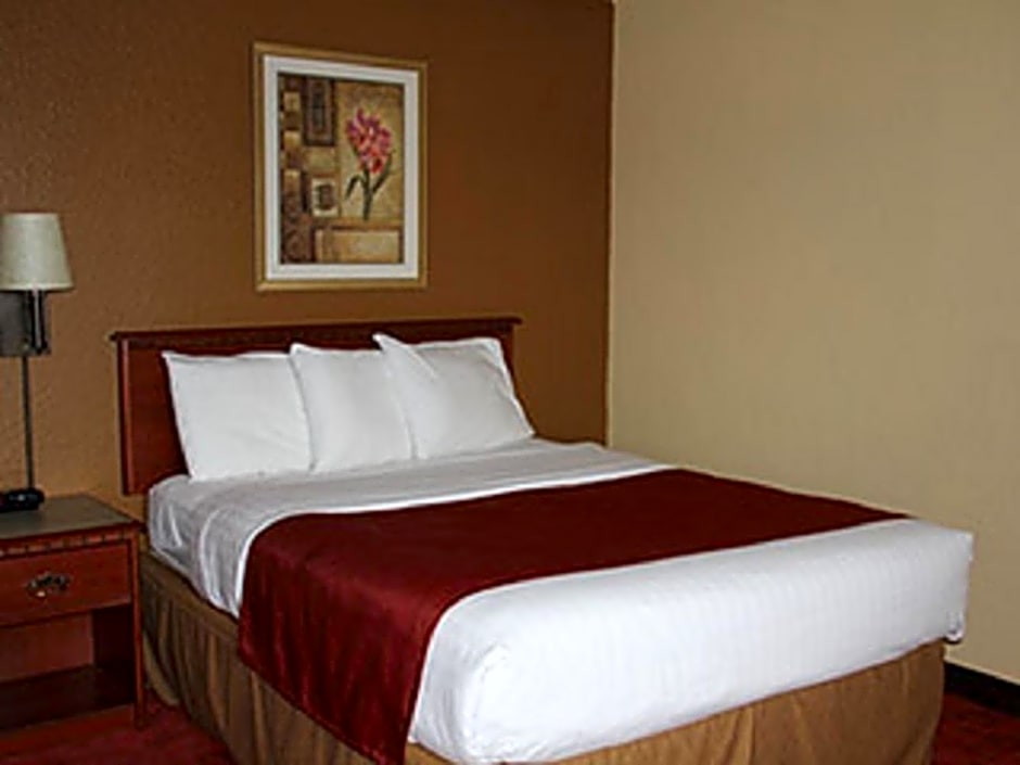 AmericInn by Wyndham West Bend