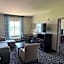 La Quinta Inn & Suites by Wyndham DFW Airport West - Euless