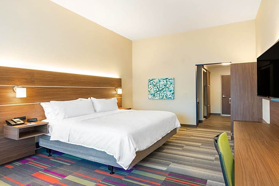 Holiday Inn Express and Suites Lake Havasu London Bridge By IHG