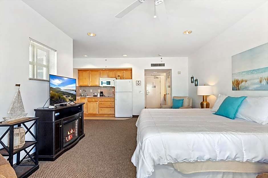 Beach House Inn & Suites