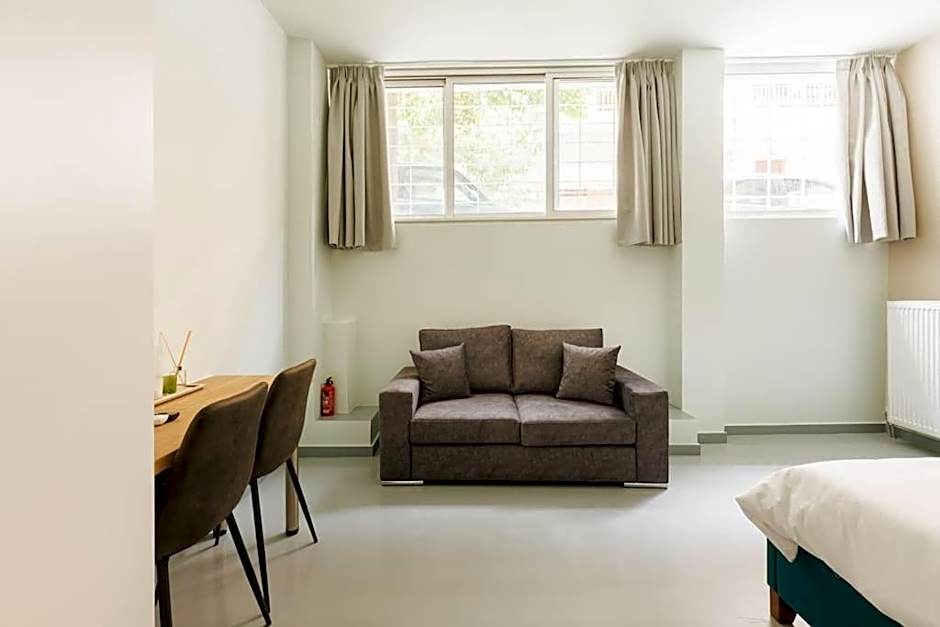 Snug studio apartment with shared garden IV