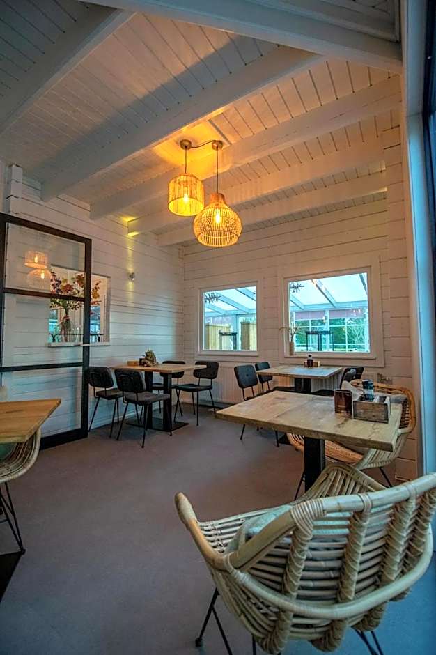 Strandhotel Dennenbos