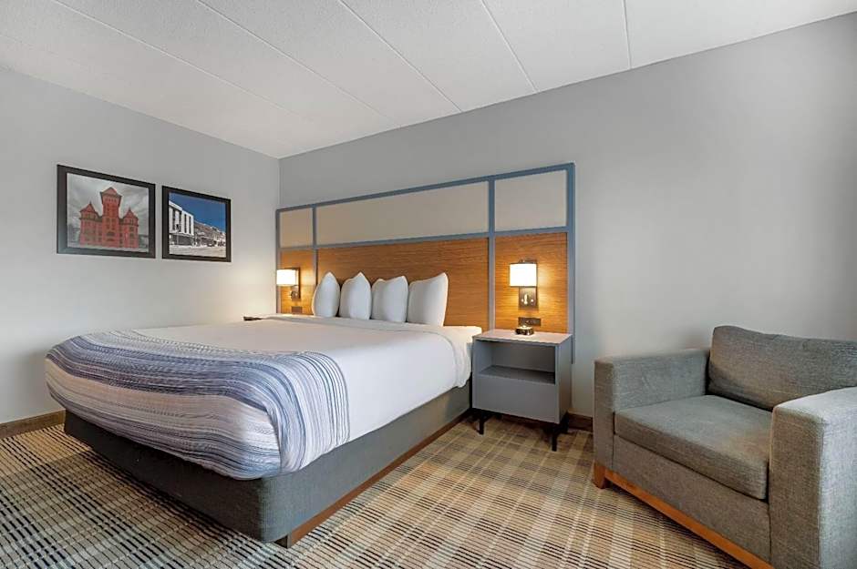 AmericInn by Wyndham Fergus Falls - Conference Center