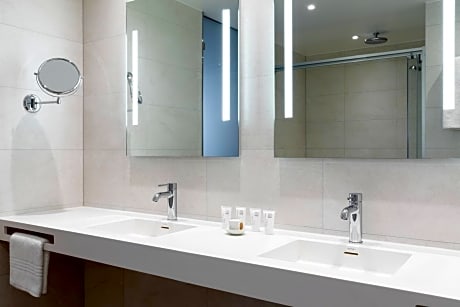 Executive Room, 1 King Bed with Sofa bed (1 King Bed and 1 Double Sofa Bed)