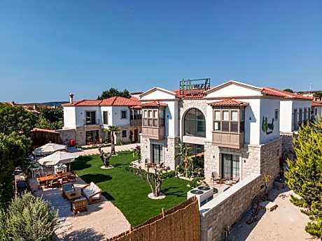 Armel Alacatı Konaklama