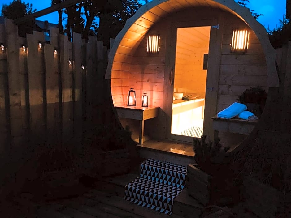 DOMKI LAURA sauna & gorąca balia