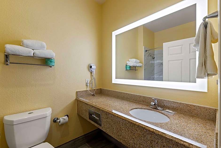 Days Inn & Suites by Wyndham Ft. Worth DFW Airport South