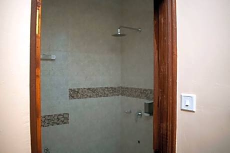 Korongoro Hotel