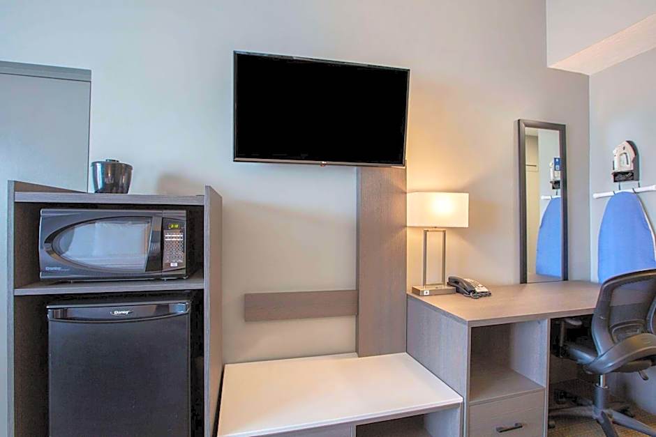 Days Inn & Suites by Wyndham Moncton