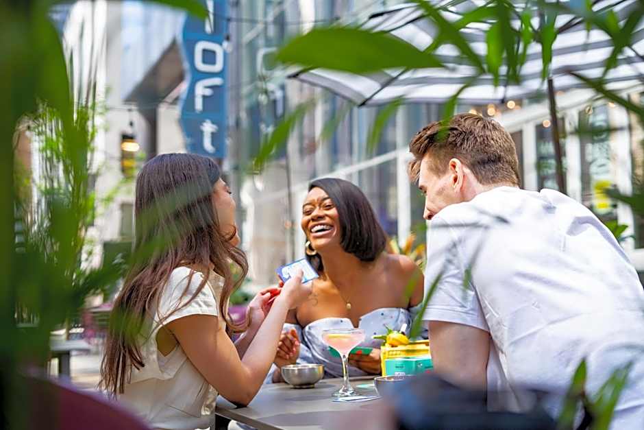 Aloft by Marriott Chicago Mag Mile