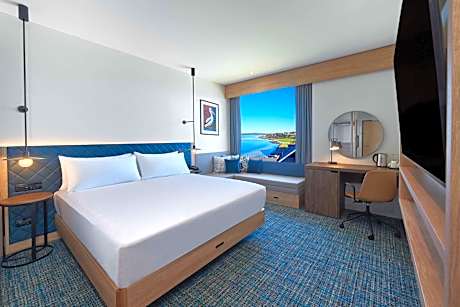 King Room with Partial Harbor View