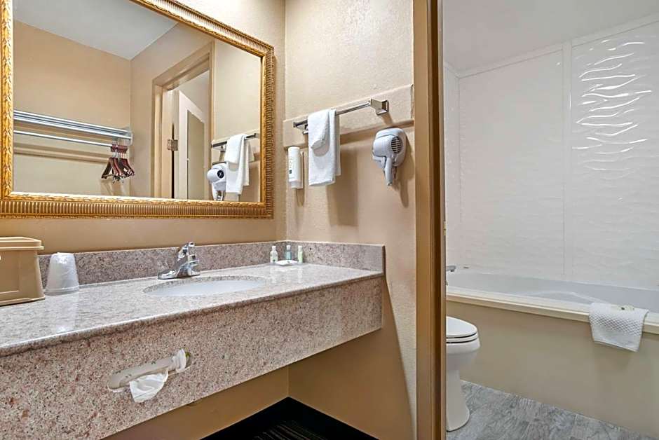 Quality Inn Brookhaven