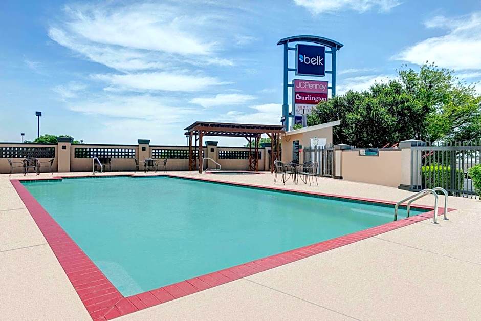 La Quinta Inn & Suites by Wyndham Weatherford