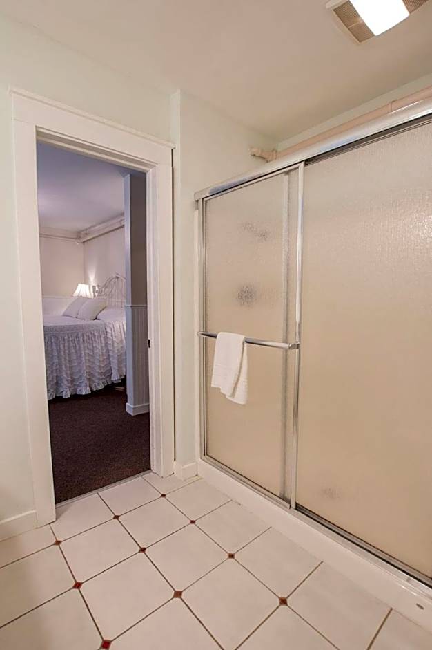 Terrace Inn and 1911 Restaurant