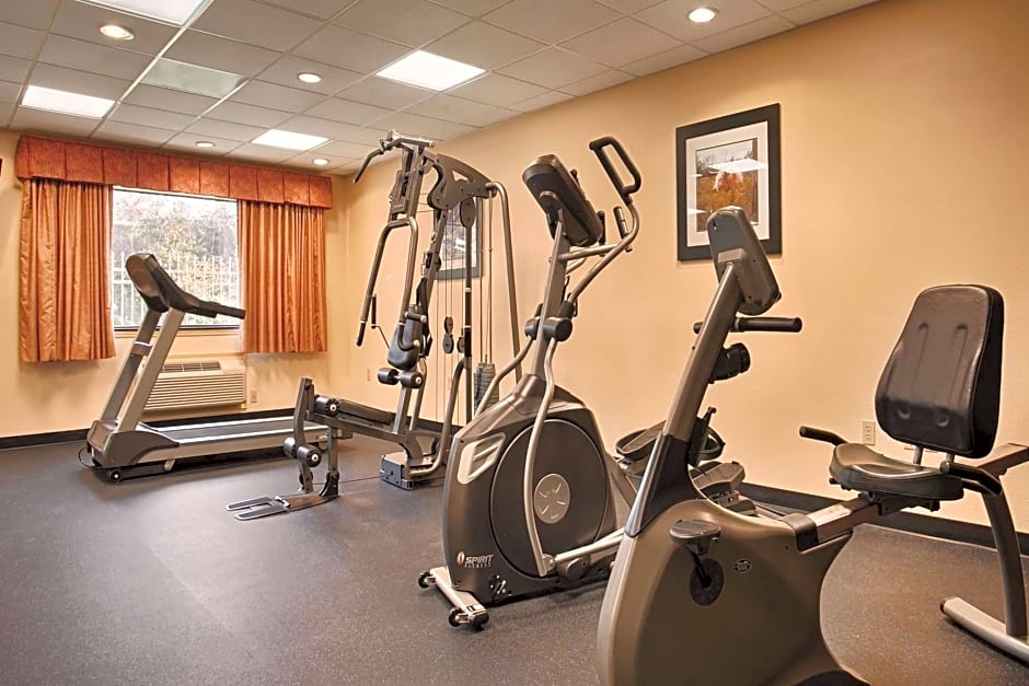 Days Inn & Suites by Wyndham Sam Houston Tollway