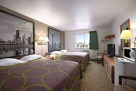 3 Queen Beds Studio Suite Non-Smoking