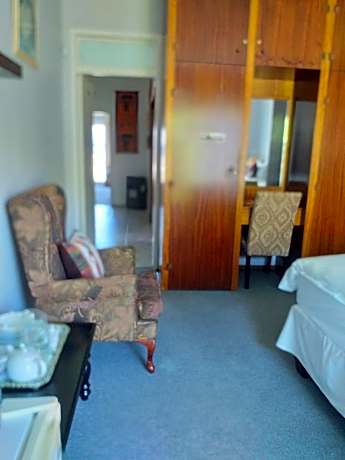 Standard Twin Room with Shared Bathroom