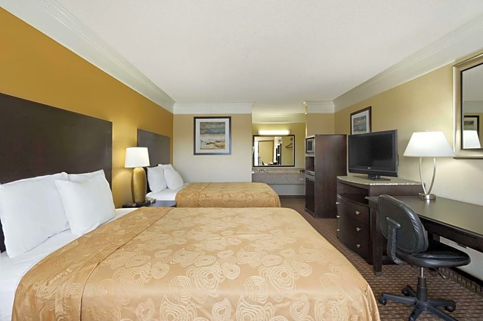 Travelodge by Wyndham Hinesville