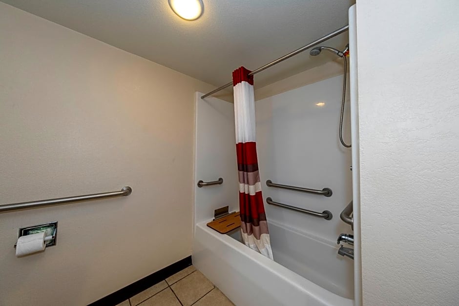 Red Roof Inn & Suites Biloxi-Ocean Springs