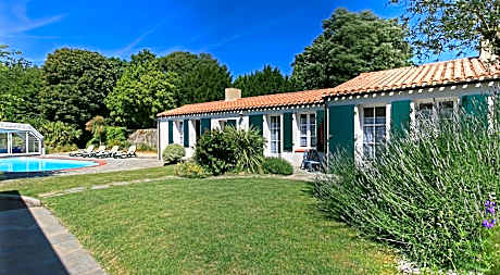 Superior Twin Room Garden Level