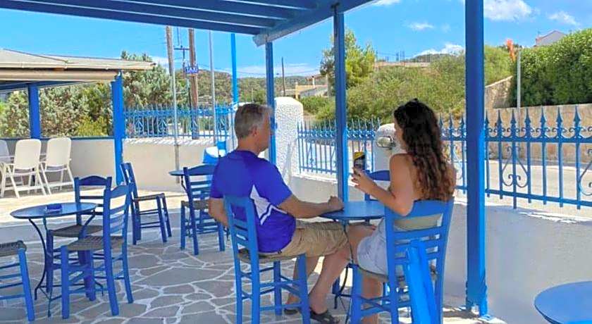 Blue Dolphin Studios and Apartment