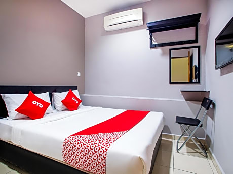 Super OYO 44097 Avatarr Hotel